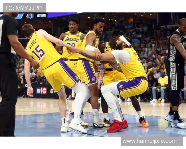 2012年湖人与骑士对决回顾：经典比赛瞬间与球星表现分析